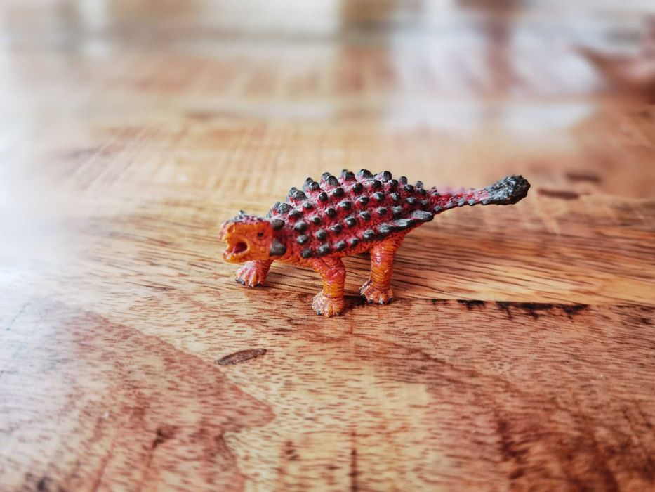 Dinozaury, tygrys figurki