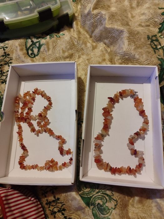 Продам  бусы из сердолика