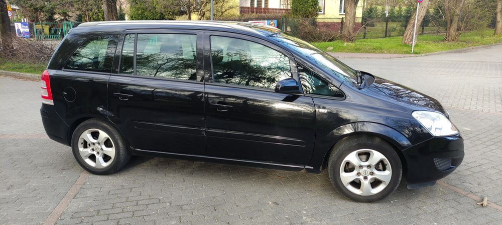 Opel Zafira B rok produkcji 2009