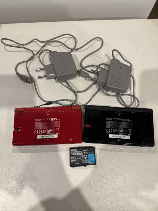 Nintendo ds vermelha e preta