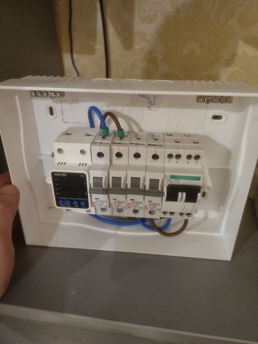Встановлення та монтаж сонячних панелей і станцій