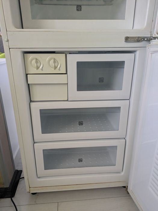 Продам 2х камерний холодильник Samsung No Frost  5000