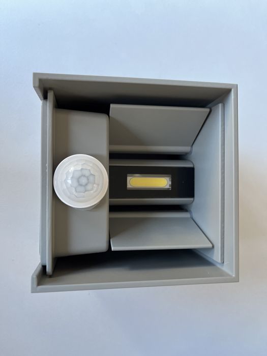 Candeeiro exterior com sensor