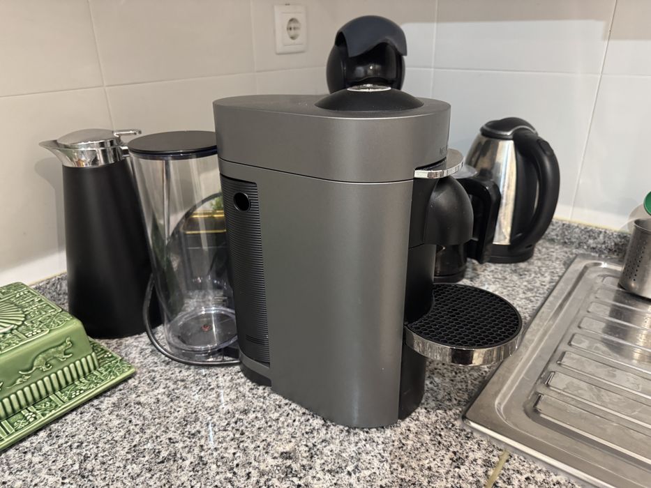 Máquina de café Nespresso Vertuo Plus