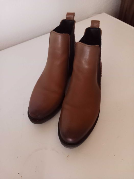Dois pares de botas