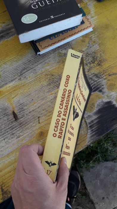 Livro O caso do canario coxo - Rapto e asassinio de E. Stanley Gardner