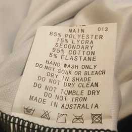 Sweat preta com capuz tecido acetinado, NOVA