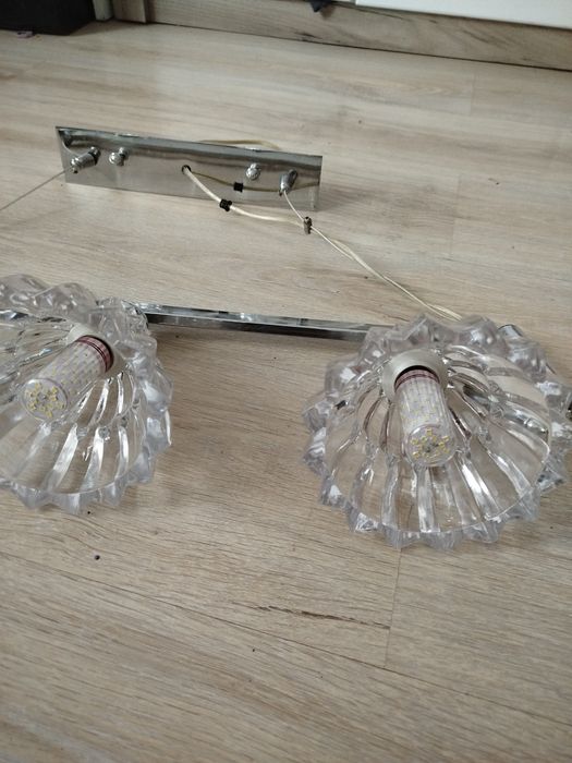 Lampa sufitowa z żarówkami energooszczednymi