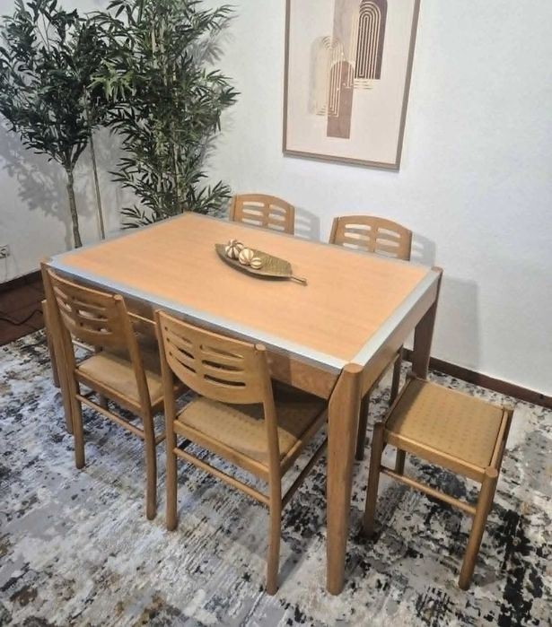 Mesa Extensível com Cadeiras / Movel / Cadeiras / Cozinha / Sala / Aparador / Madeira