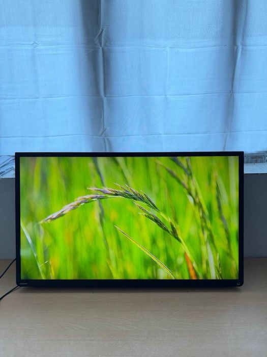 Телевізор Philips — 32″ Full HD, Android і Т2