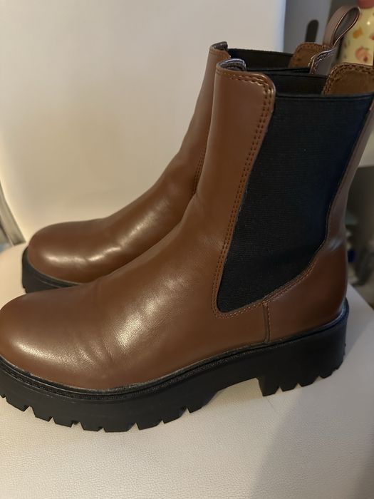 Botas castanhas escuras