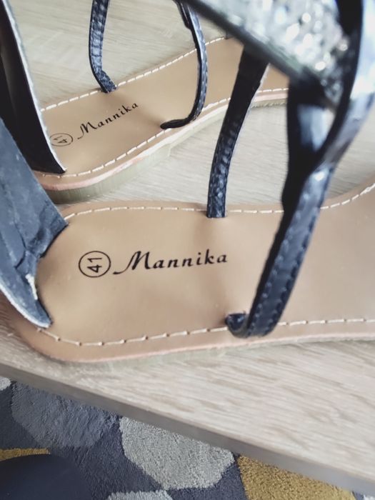 Sandały czarne nowe