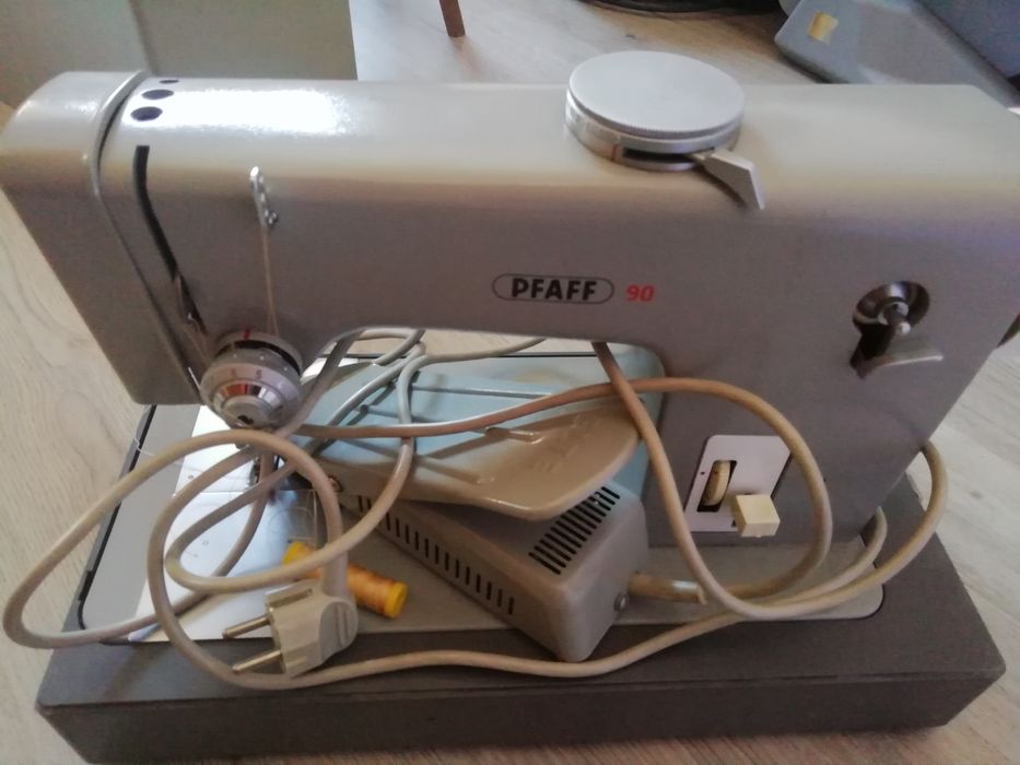 Продам швейну машинку Pfaff 90