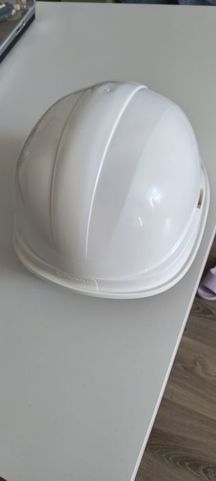 Kask budowlany BHP ochronny Deltaplus stan bardzo dobry