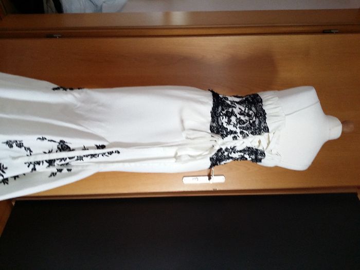 Wysprzedaż -Suknia ślubna z pięknym ornamentem naszywanym