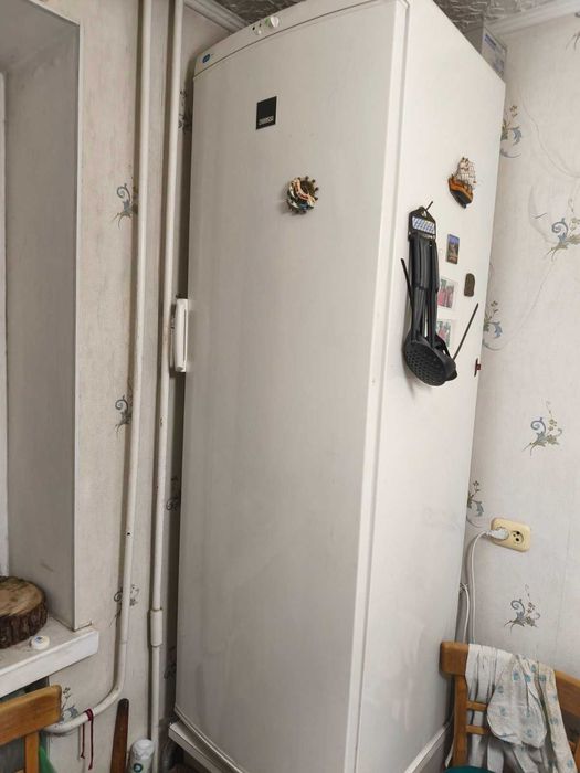 Продам морозильну шафу Zanussi ZFU 27400 WA.