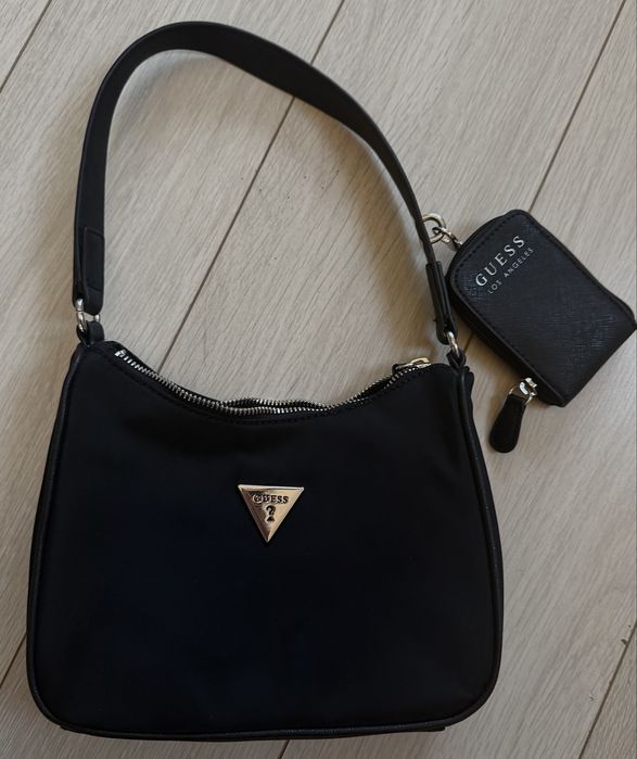 Жіноча чорна сумка GUESS
