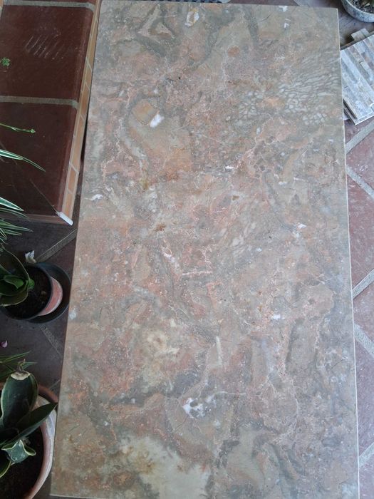 Mesa de centro com pedra mármore