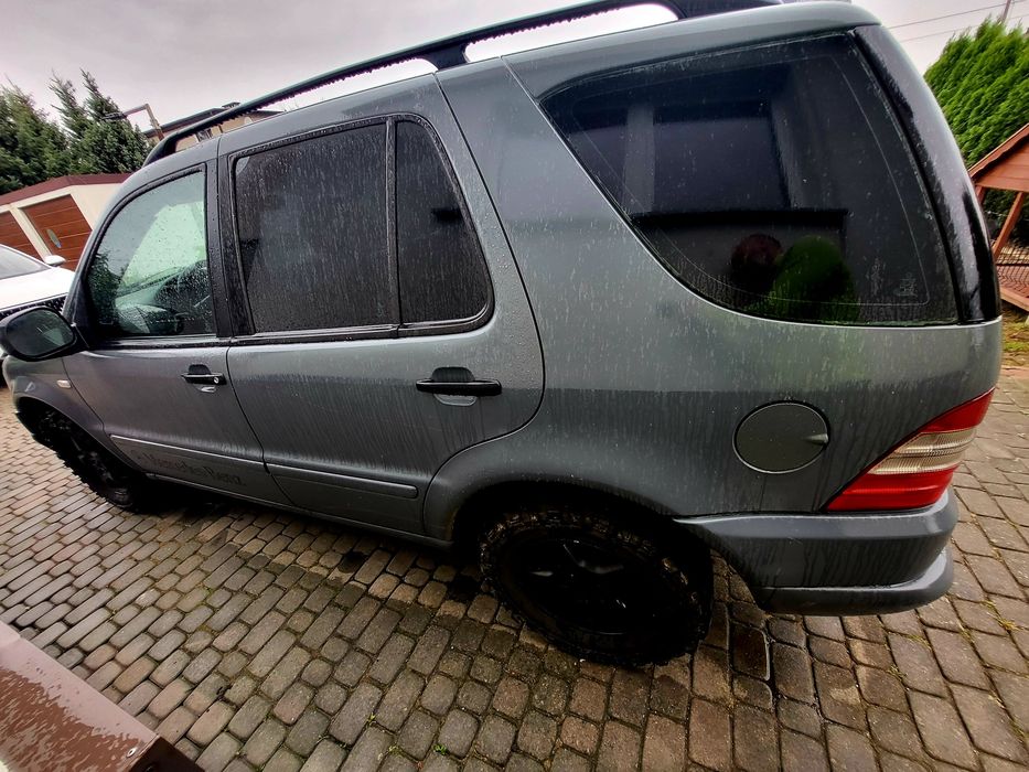 Mercedes ml odpala jezdzi