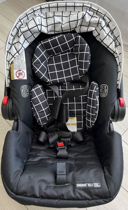 Автокрісло для немовлят від народження