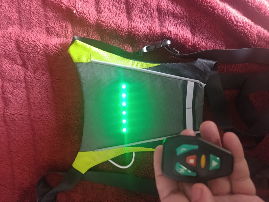 Sinais por as costas para trotinete o bicicleta