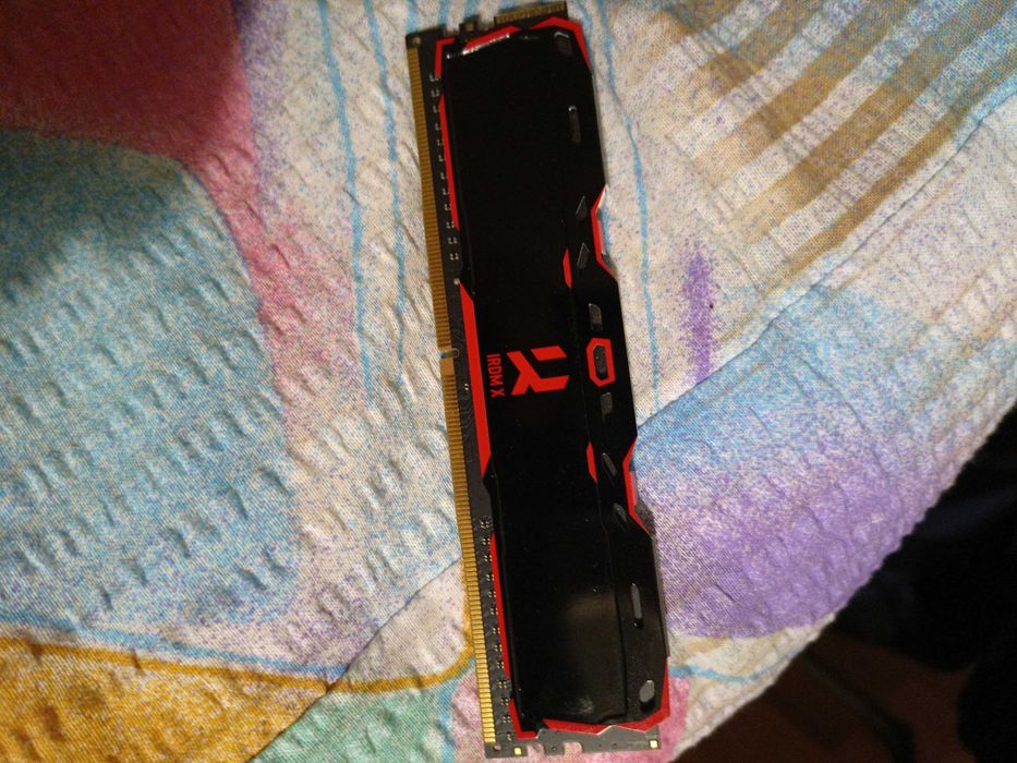 kość 8GB RAM DDR4 do PC