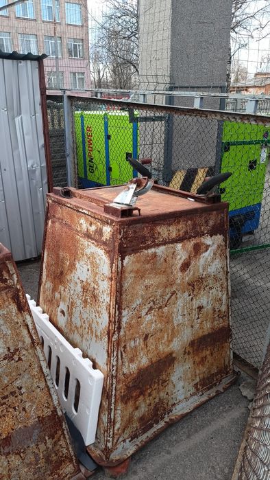 Продам сміттєві баки.