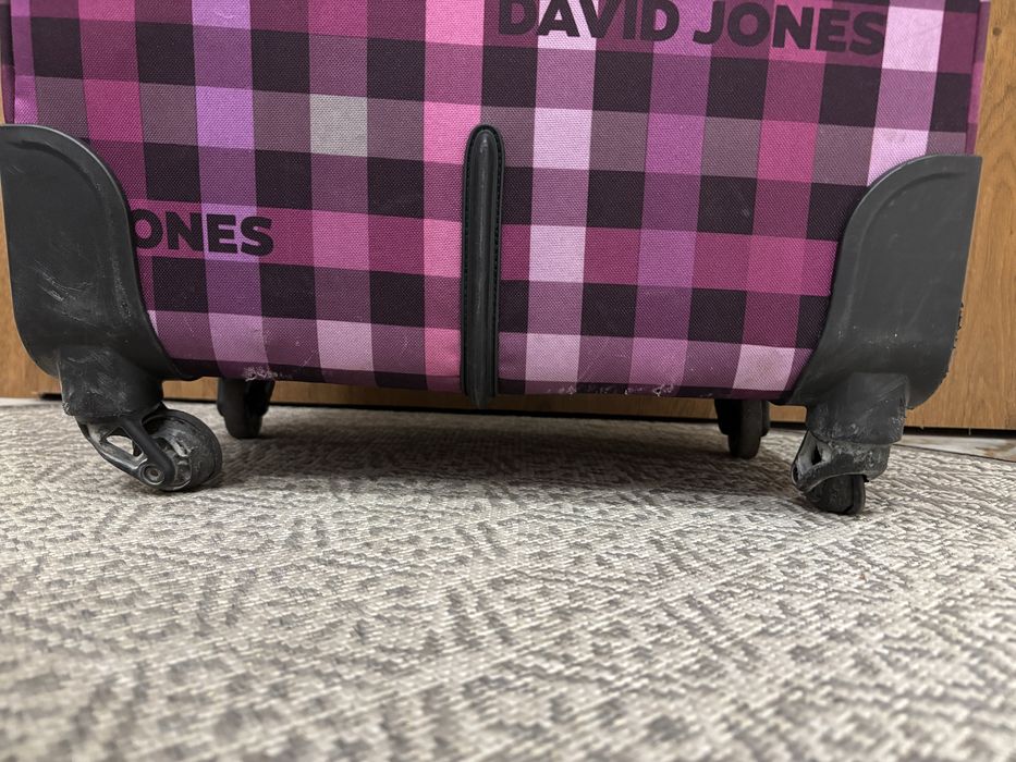 Duża walizka David Jones