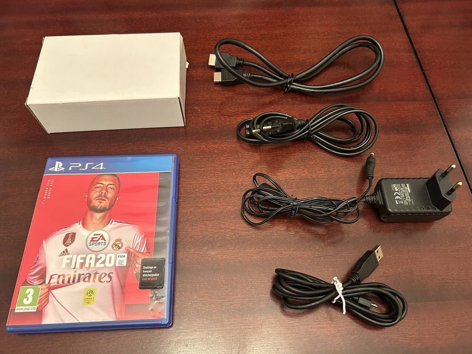 PS4 FAT 1TB praticamente NOVA