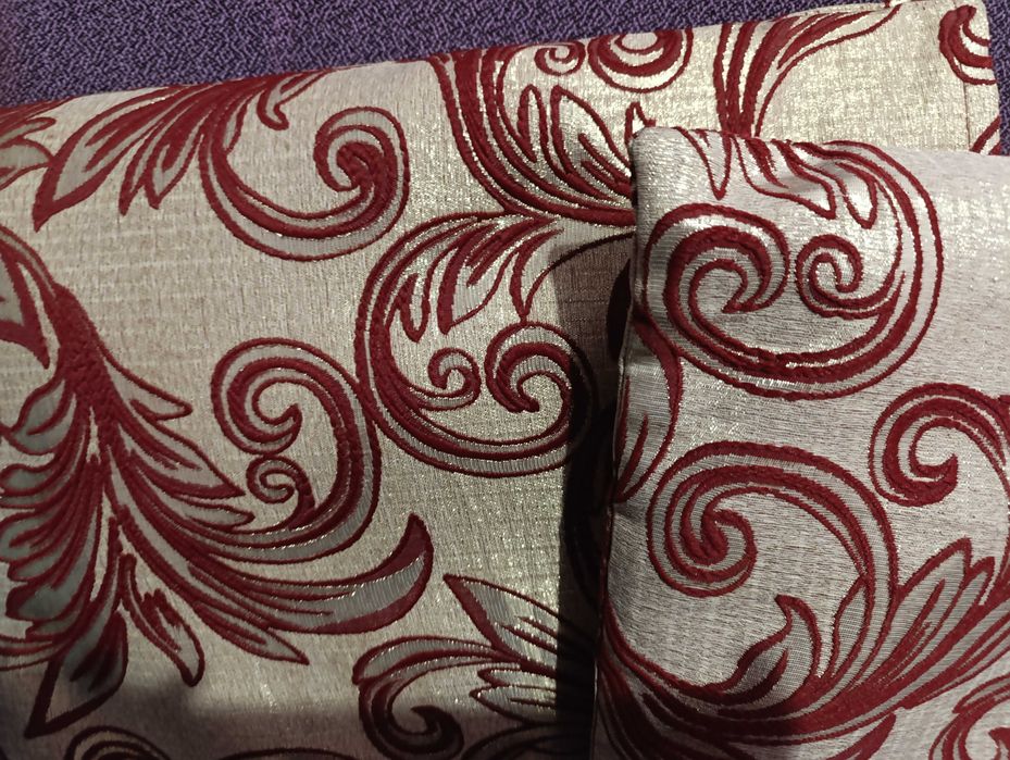 Подушки декоративні в ідеальному стані.