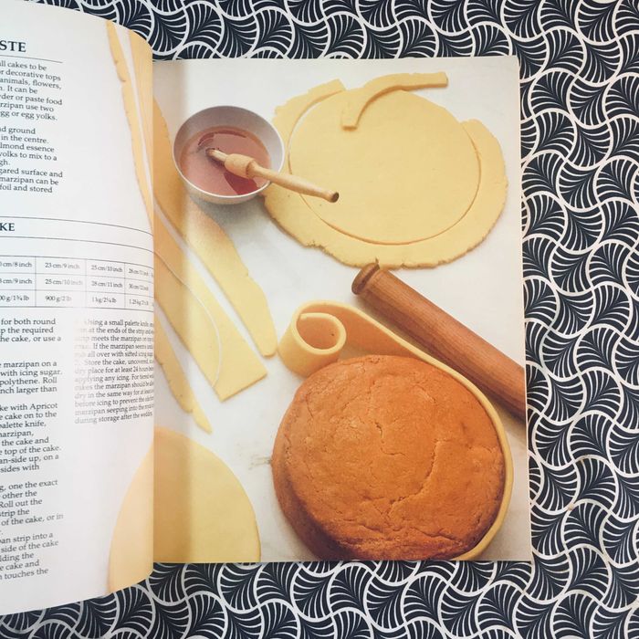 Cakes & Cake Decorating - Rosemary Wadey