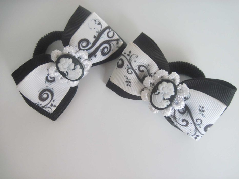 Резинки для дівчинки. Ручна робота