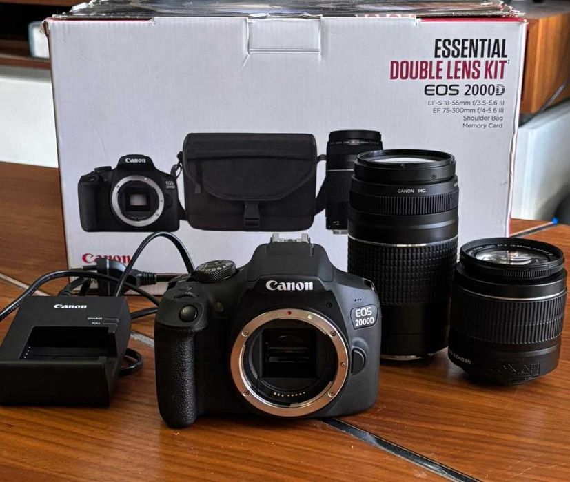 Máquina fotográfica CANON EOS 2000D - 2 lentes