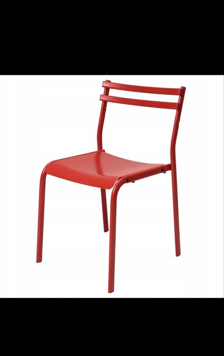 Czerwone metalowe krzesła ikea