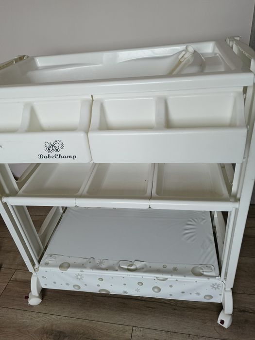 Wielofunkcyjny przewijak z wanienką