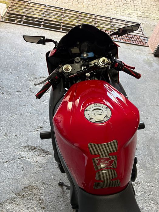 Yamaha R1 motas