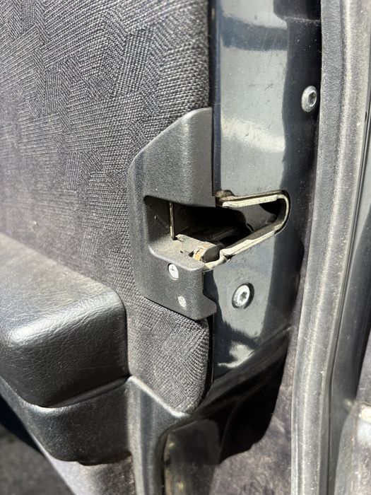 Fechadura porta frente lado direito Mercedes Classe C W202