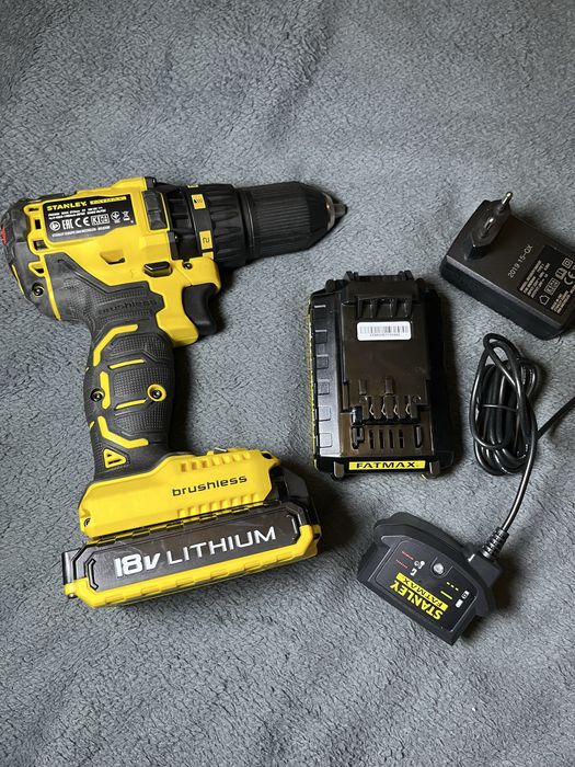 Шуруповерт Stenley FMC628C2K безщітковий