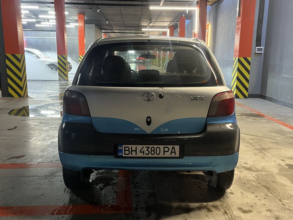 Toyota Yaris 1999 Литровый