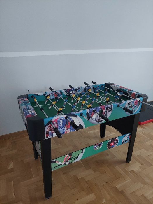 Stół z piłkarzykami