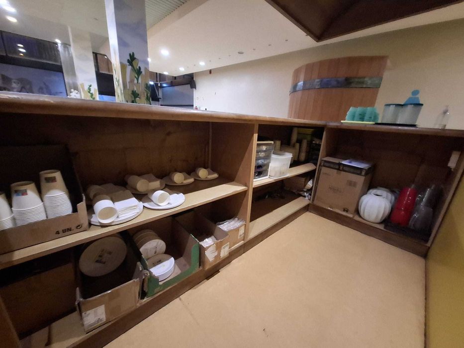 Balcão madeira c/ tampo vidro fosco