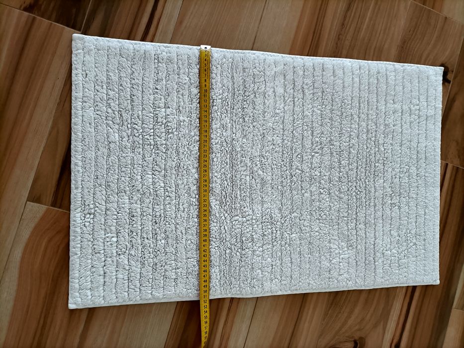 Tapete do IKEA foi usado mas está impecável