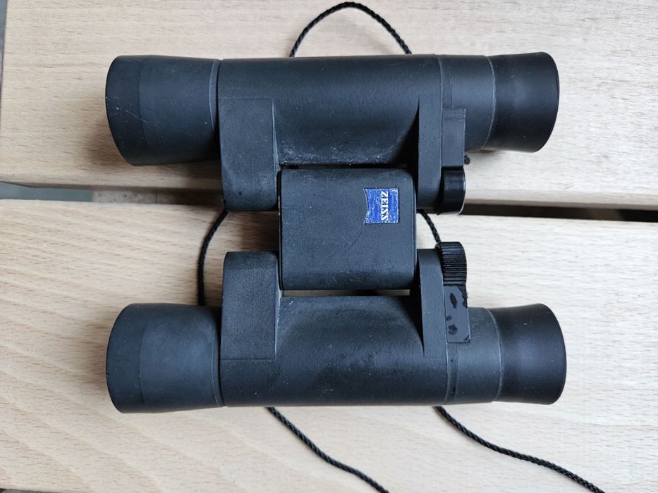 Бинокль Zeiss Compact 10x25 BT