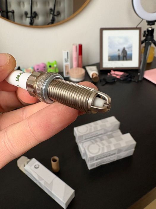 нові оригінальні свічки запалювання Bosch / BMW