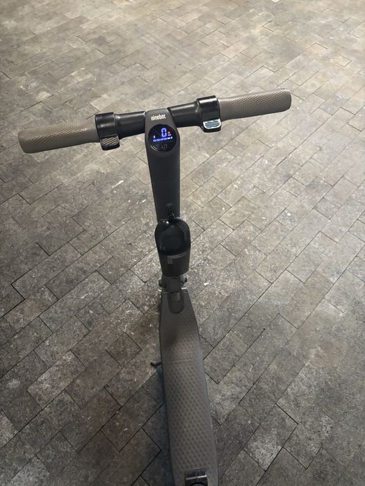 Ninebot by Segway ES4,