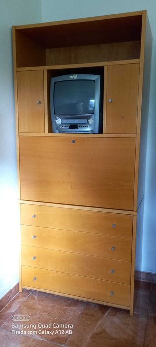 Vende-se móvel em madeira com escrivaninha e gavetas