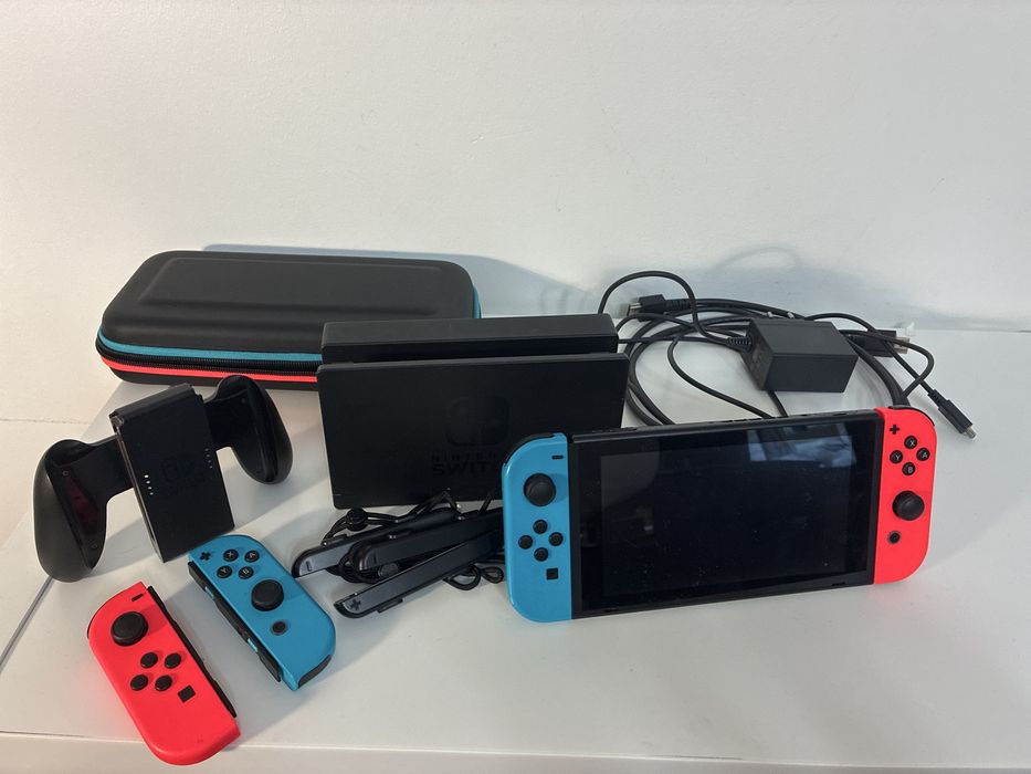 Nitendo Switch+ Acessorios+Joy Cons Extra