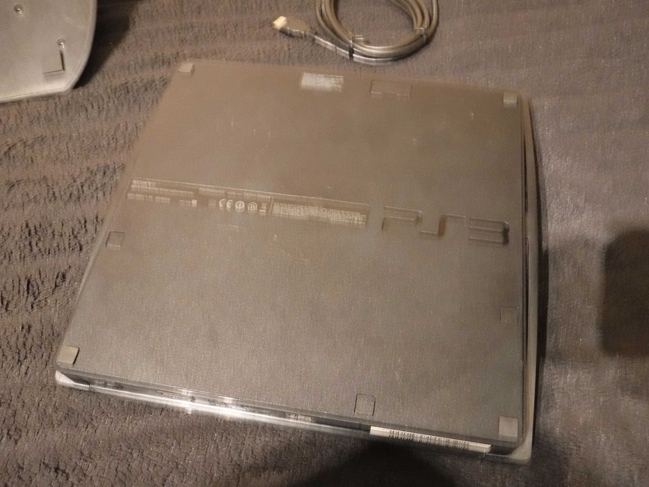 Konsola PS3 wraz z Kierownicą Thrustmaster Ferrari