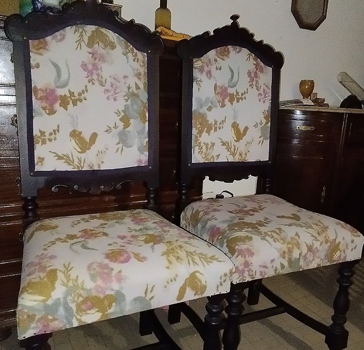 Cadeiras de madeira