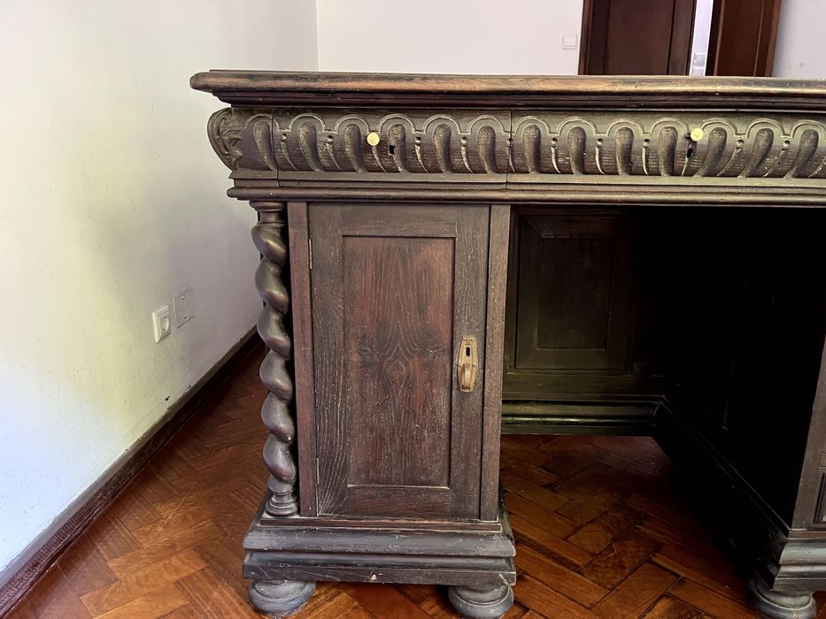 Secretária de centro, muito antiga e em ótimo estado